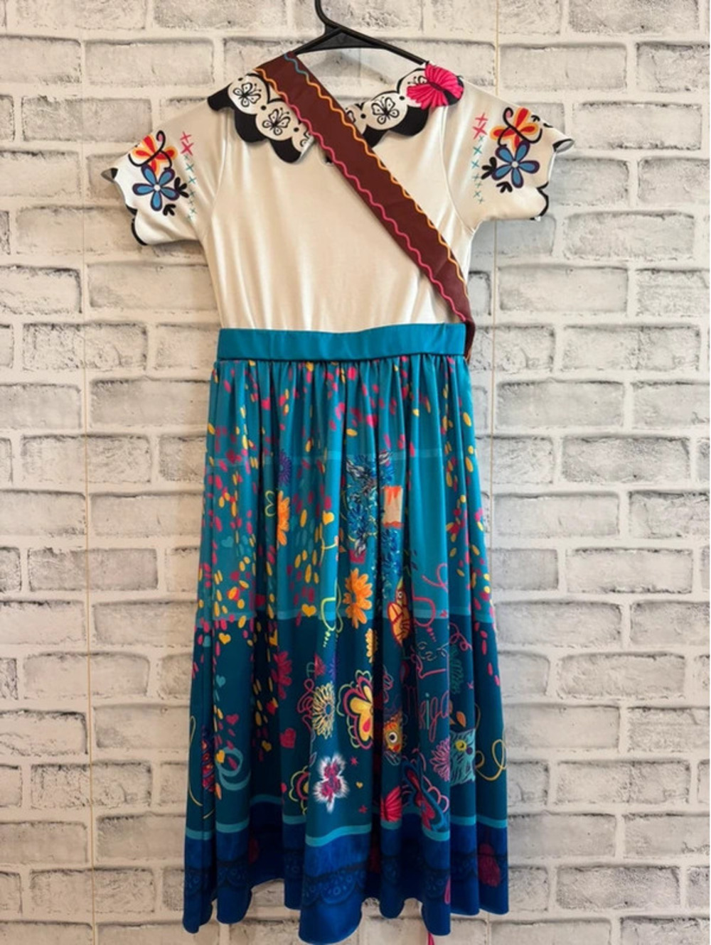 Little Girl’s Encanto dress with bag costume Dress up size 120 (5/6) - Picture 3 of 5
